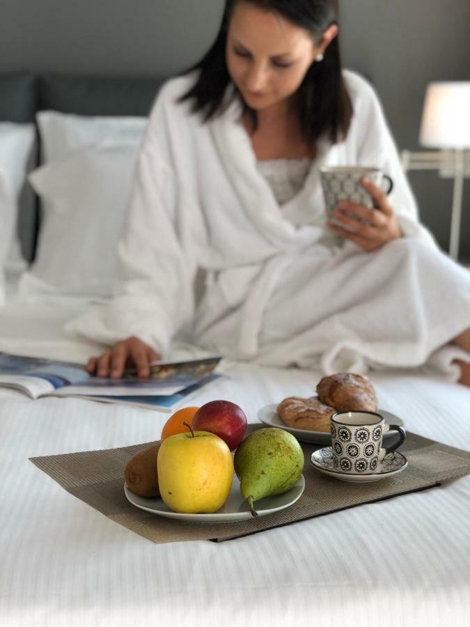 La Quadra Suites - Central Apartments In Iseo With Daily Housekeeping Εξωτερικό φωτογραφία