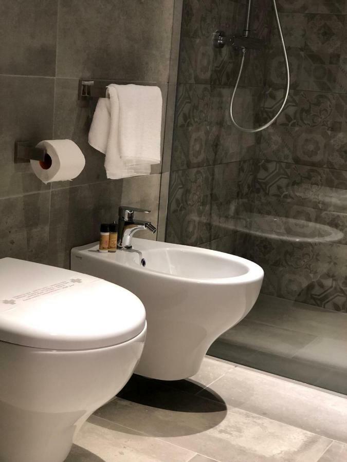 La Quadra Suites - Central Apartments In Iseo With Daily Housekeeping Εξωτερικό φωτογραφία